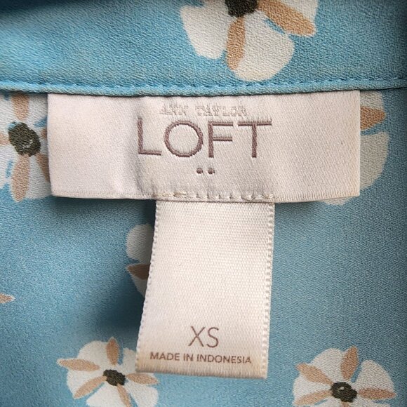 LOFT Blue Floral Button Down Shirt Size XS - Picture 8 of 14